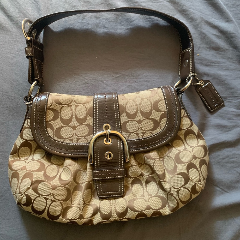 coach signature purse - EUC